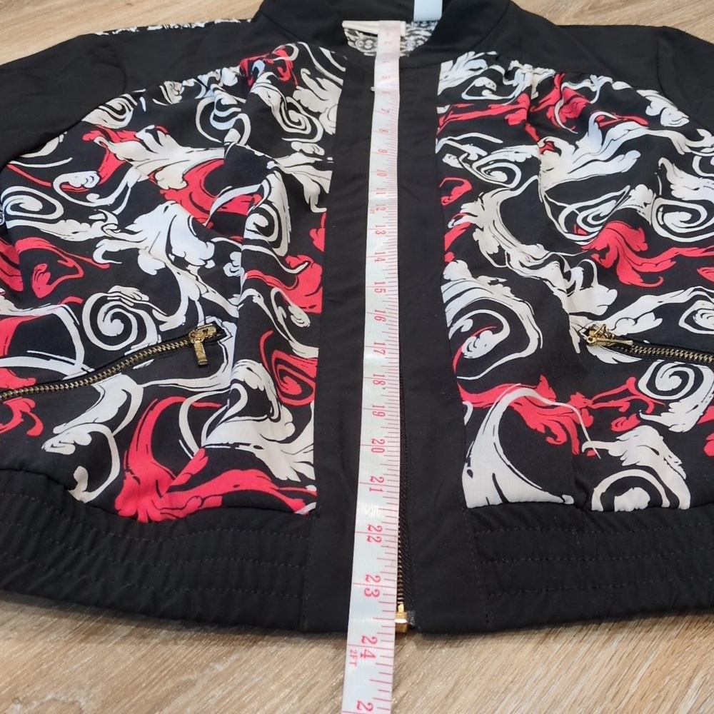 Zenergy by Chico's Women's Black Lightweight Jacket w/ Red & White Floral size 1 - Picture 5 of 8
